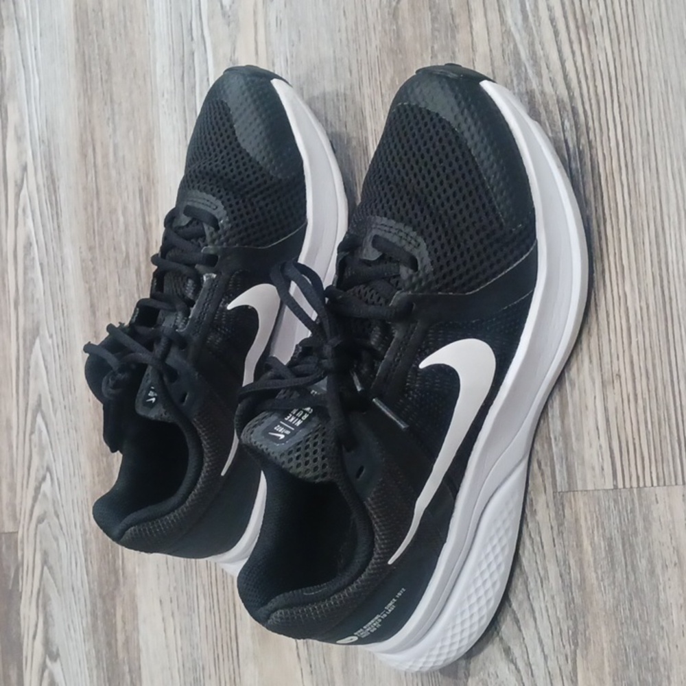 Nike Women's Run Swift 2 Black Running Shoes Sneakers Size 8